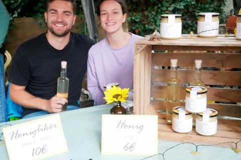 Das erste Mal bei "Hausgemachtes" dabei waren Manuel Seel und Tina Vollendorf mit Honig und Likören. Foto Moor 