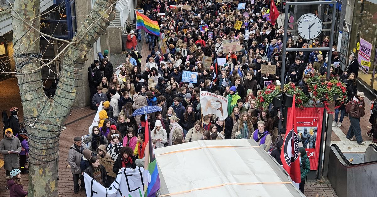 Planned AfD youth organization in Giessen: Nearly 300 students demonstrate