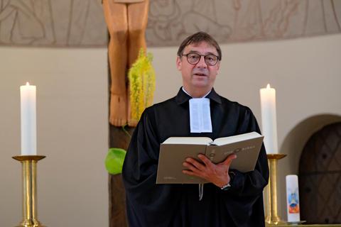 "Kann uns die Osterbotschaft jetzt helfen?", fragt Kirchenpräsident Volker Jung. Foto: EKHN 