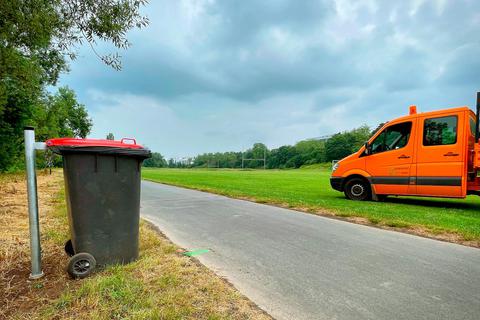 Für saubere Lahnwiesen hat die Stadt Müllcontainer aufgestellt. Foto: Stadt Gießen 