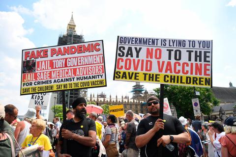Demonstration im Sommer 2021: Auch in Großbritannien verschaffen sich Impfgegner und Corona-Leugner lautstark Gehör.  Symbolfoto: dpa  