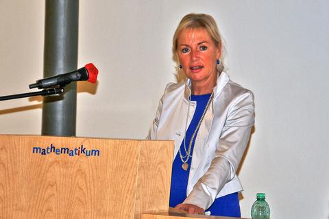 Prof. Kristina Sinemus referierte beim Arbeitskreis Unternehmerinnen der IHK. Fotos: Czernek