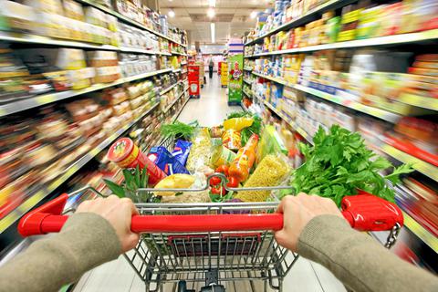 Weniger ist mehr: Gerade jetzt sollte der Einkauf gut überlegt sein, damit Lebensmittel nicht verderben und weggeworfen werden müssen.  Symbolfoto: Image stock & people 