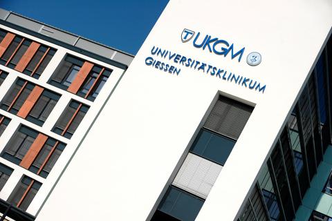 Das Tauziehen um die Zukunft des UKGM - im Bild ein Gebäude der Gießener Uni-Klinik - geht weiter. Archivfoto:dpa 
