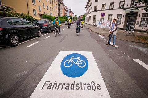 Die Fahrradstraßen bewerten Teilnehmer des ADFC-Fahrradklima-Tests positiv. Auf Kritik stößt das Falschparken.  Archivfoto: Friese 