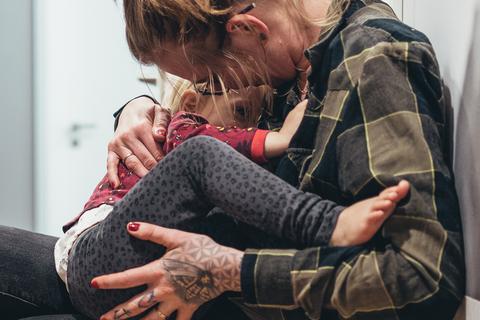 Dass eine Mutter ihr ein- oder sogar zweijähriges Kind stillt, ist in Deutschland eher selten zu sehen. 