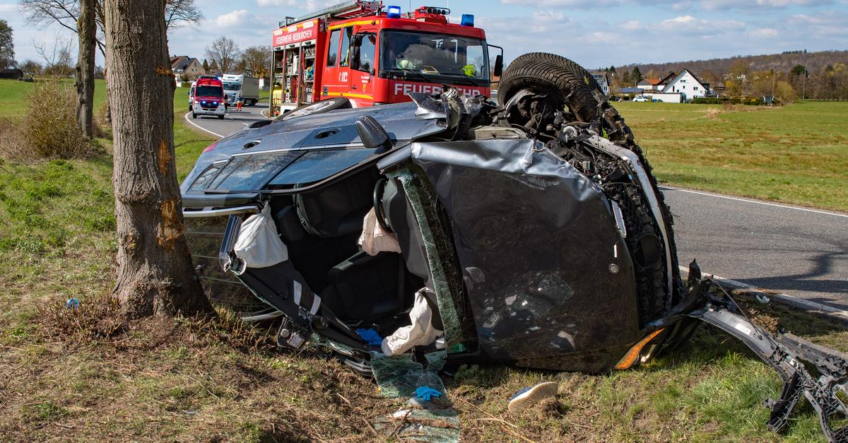 Three injured in head-on collision on B49 near Grünberg