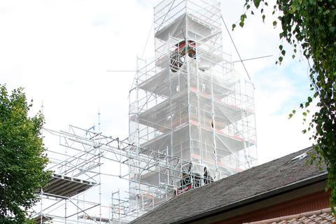 Der Turm der evangelischen Kirche in Langd muss umfangreich saniert werden.  Foto: Schäfer 