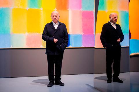 Heinz Mack im Düsseldorfer Museum Kunstpalast, wo heute eine Ausstellung mit seinen Arbeiten eröffnet wird. Foto: dpa 