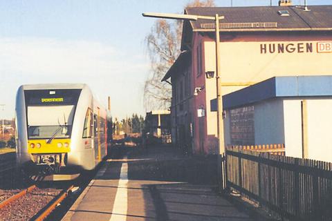 Im September 2004 fuhr letztmals ein Zug auf der Strecke zwischen Hungen und Wölfersheim-Södel.   Archivfoto: Horlofftalbahn AG 