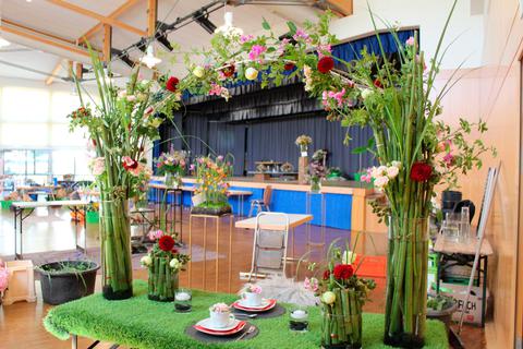 Blumenschmuck für Betriebsfeste, Beerdigung und Reisebüro - die Aufgaben der Praxisprüfung waren vielfältig. Fotos: Wagner 