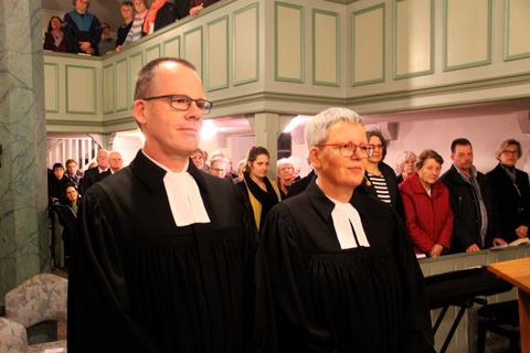 Christine und Andreas Specht wurden beim Abschiedsgottesdienst herzlich empfangen. Foto: Schu 
