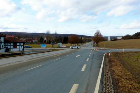 Geht es nach dem Wunsch der Langgönser Gemeindevertreter, soll an dieser Kreuzung bald ein Kreisverkehr entstehen. Foto: Imme Rieger 