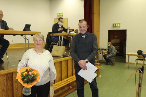Edith Klinkel und Ottmar Kowalski wurden für ihr langjähriges Engagement gewürdigt. Foto: Scherer