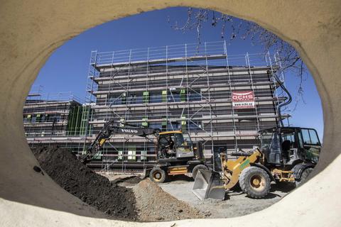 Die Bauarbeiten an der Nauheimer Grundschule gehen dem Ende entgegen. Foto: Vollformat/Volker Dziemballa