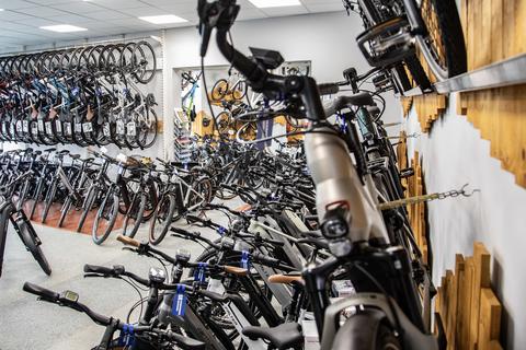 Seit Corona sind E-Bikes beliebter als je zuvor - auch in Rüsselsheim ist die Nachfrage bei Fahrradhändlern ungebrochen.