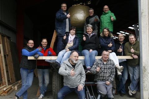 Team Bacchus ist am Start. Oben rechts der Bad Camberger Bacchus Michael Schütz.