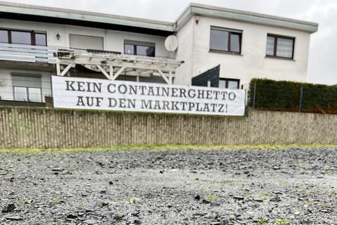 Auf dem Marktplatz von Dornburg-Frickhofen könnten Container für Flüchtlinge aufgestellt werden. Eine Bürgerinitiative will das verhindern.