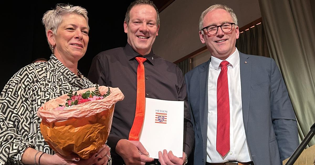 Landrat-ehrt-Hannappel-f-r-Engagement-bei-Elbtal-Musikanten