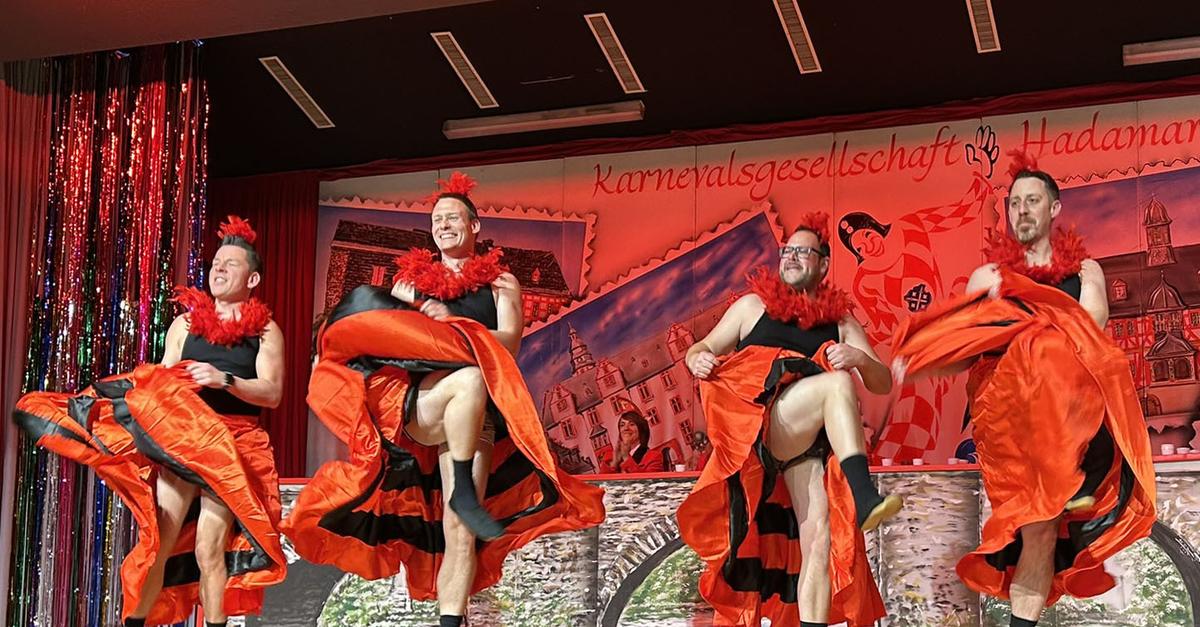 Priester-Rap-und-ein-Zollbeamter-f-r-die-Nepomukbr-cke