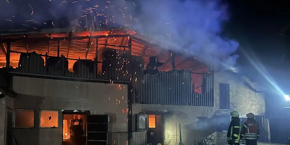 Großfeuer in Gnadenthal: Scheune zerstört - © Klaus-Dieter Häring