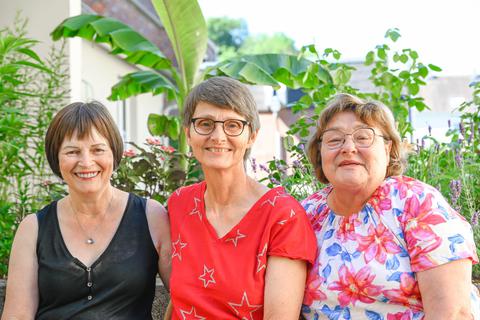 Rita Kalkbrenner, Pastoralreferentin Karin Stump und Marie-Theres Clessienne (von links) machen als Trio mit bei der "Frauen*Predigtwoche" im Bistum Limburg. Annette Krumpholz