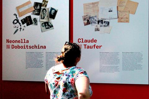 Die "Arolsen Archives" führen den Besuchern der Wanderausstellung die Schicksale von zehn KZ-Häftlingen vor Augen und fragen: Wer kann Hinweise auf Angehörige geben, damit sie persönliche Gegenstände ihrer Lieben zurückbekommen können? Foto: Dieter Fluck 