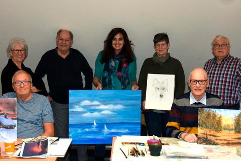 Sie sind die "Montagsmaler"(v.l.): Doris Grebe, Wolfgang Henss, Dieter Boger, Petra Habich, Gabriele Stahl, Horst Nawrocki und Volker Kohlhaas.  Foto: Margit Bach 