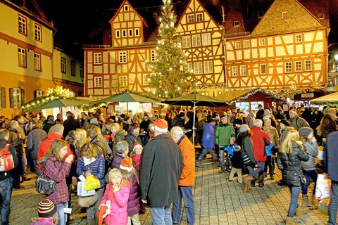 Der Limburger Christkindlmarkt findet wieder statt – allerdings etwas kleiner als vor der Pandemie (Foto). Bis zum 23. Dezember können sich die Besucherinnen und Besucher an 24 Ständen erfreuen. 