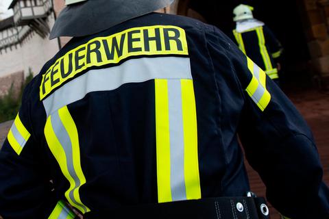 Bei einem Feuer in einem Haus in Bad Camberg wird am Dienstag ein jugendlicher Bewohner schwer verletzt. Symbolfoto: Swen Pförtner/dpa 