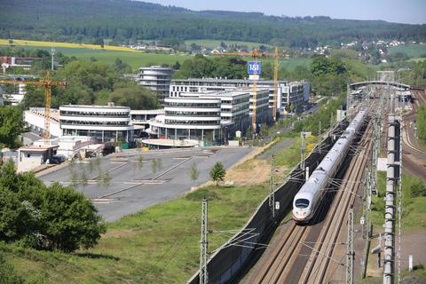 Laut IHK soll das Factory-Outlet-Center am Bahnhof Montabaur erweitert werden. Foto: Sascha Ditscher