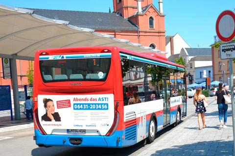 Was tun, wenn kein Bus (mehr) fährt? Seit 2015 ist es den Limburgern möglich, das AST genannte "AnrufSammel-Taxi" zu ordern. Nun soll das System modernisiert werden. Archivfoto: Stadt Limburg 