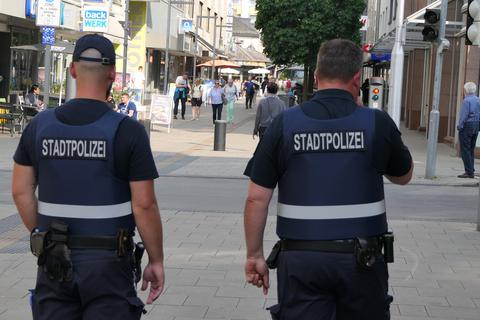 Die Limburger Stadtpolizei unterwegs auf Streife in der Werner-Senger-Straße.