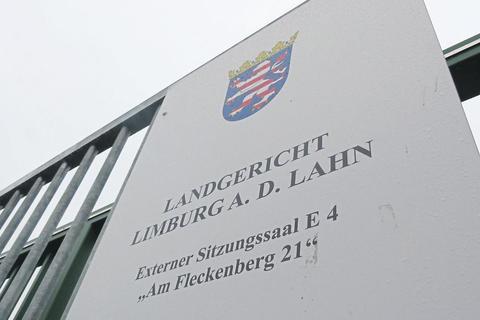 Vor dem Limburger Landgericht geht der Prozess gegen einen Mann aus Löhnberg weiter, der Frauen in den Suizid gedrängt haben soll. Foto: Sebastian Reh 