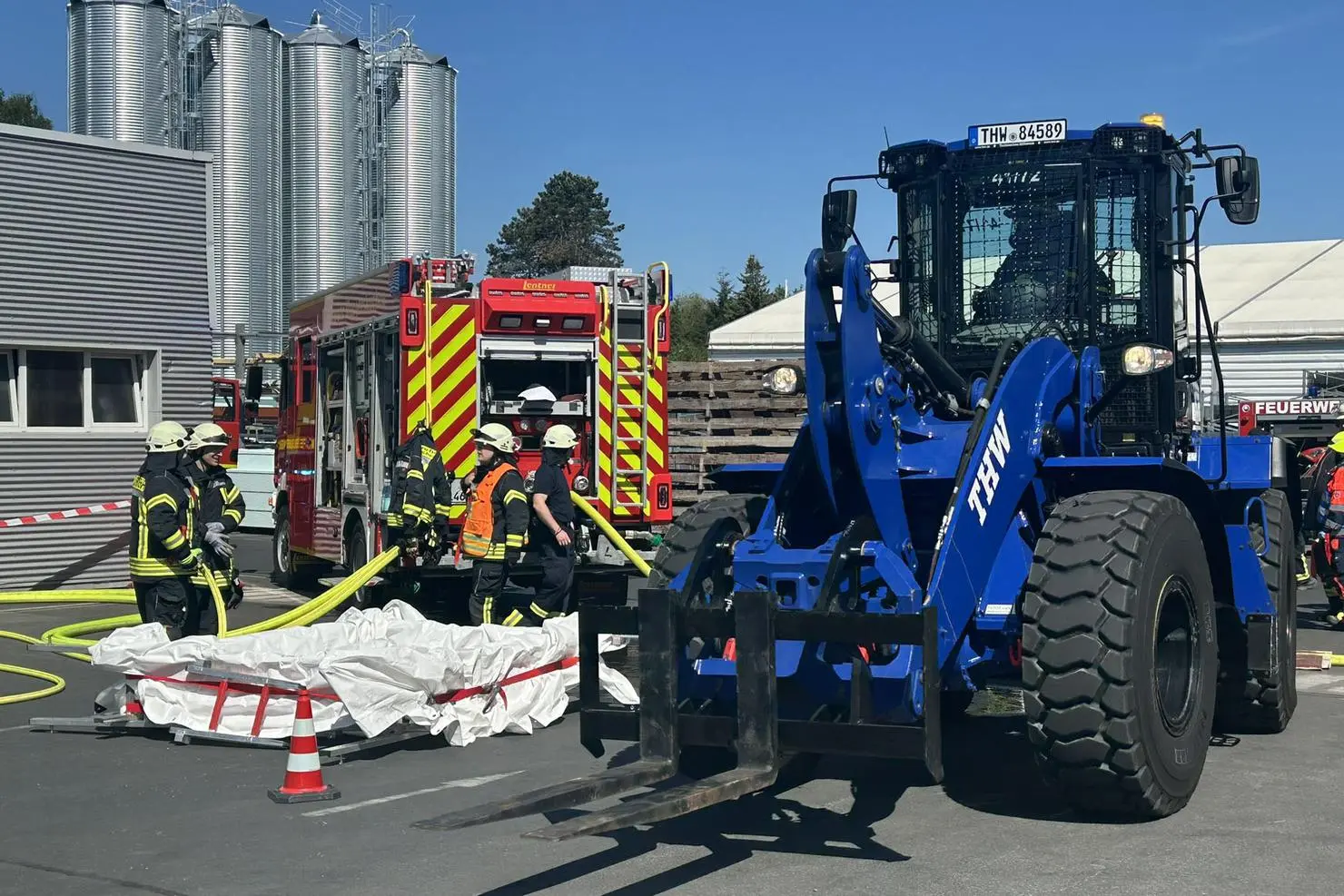 Feuerwehren aus dem gesamten Landkreis wie auch das THW waren bei der Großübung im Einsatz.