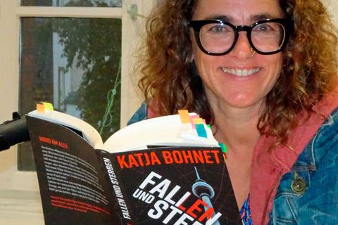 Katja Bohnet liest aus ihrem vierten Thriller mit dem Berliner Ermittlerteam Rosa Lopez und Viktor Saizew. Foto: Kerstin Kaminsky 