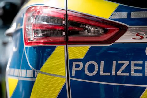 Bei einem Unfall auf der L3021 zwischen Weyer und Münster haben sich zwei Autofahrer verletzt. Symbolfoto: dpa 
