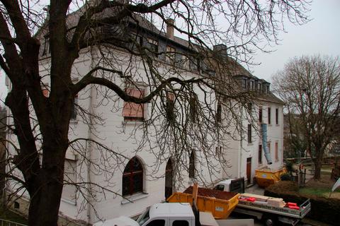 Wird voraussichtlich etwa ein Jahr lang saniert: das ehemalige Schwesternhaus im Villmarer Ortskern. © Christiane Müller-Lang