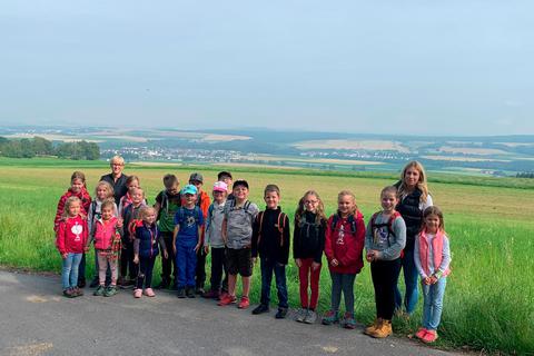 Die "Landkids" und ihre Betreuerinnen Denise Kaulakis und Mandy Markus. Foto: Landfrauen VIllmar 