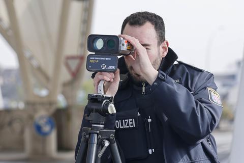 Speedmarathon der Polizei Wiesbaden *Polizei stellt an vielen Punkten Radarger�te auf, um Tempos�nder zu finden* Foto: Stefan S�mmer/HBZ 21.04.2023