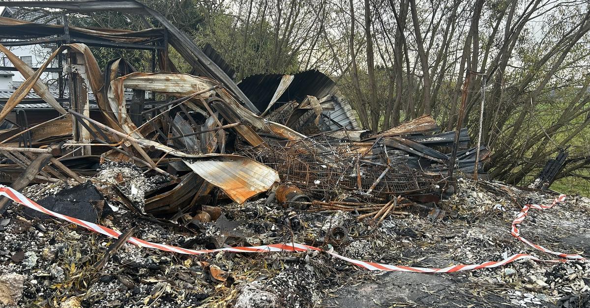 Hallenbrand-Wiederaufbau-nach-Gro-feuer-geplant