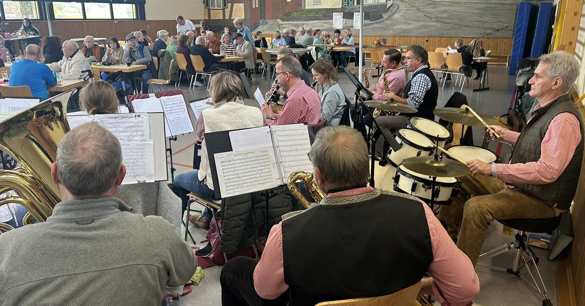 Schlachtfest-in-Ellar-lockt-zahlreiche-Besucher-an