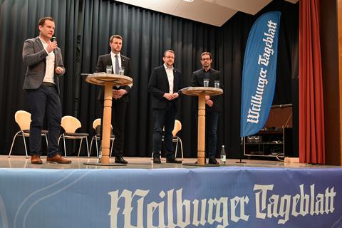 Dr. Johannes Hanisch (Zweiter von links) und Jan Kramer (Zweiter von rechts) standen den Redakteuren des Weilburger Tageblatts Rede und Antwort.