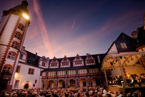 Eine traumhafte Kulisse bietet Jahr für Jahr der Renaissancehof des Weilburger Schlosses. Foto:  Ute Laux