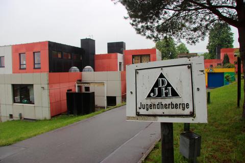 Ein Umweltbildungszentrum in der leer stehenden Jugendherberge - das schwebt den Weilburger Grünen vor.  Foto: Olivia Heß 