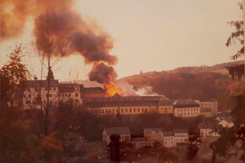 Flammen über der Weilburger Altstadt: Vor 50 Jahren wird die Innenstadt zum Notstandsbereich erklärt.  Foto: Archiv der Feuerwehr Weilburg 