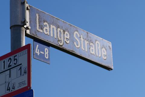 Sollen hier Wohncontainer aufgestellt werden? Die „Lange Straße” im Weilburger Stadtteil Waldhausen. 