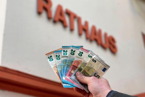 Deutlich mehr Einnahmen durch die Gewerbesteuer: Weilburg muss keine neuen Schulden aufnehmen.  Foto: Mika Beuster 