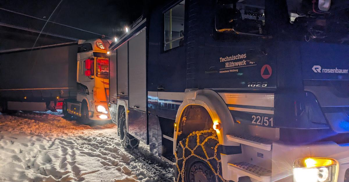 Schneechaos-auf-B49-Zehn-Stunden-im-Auto-einer-fremden-Frau