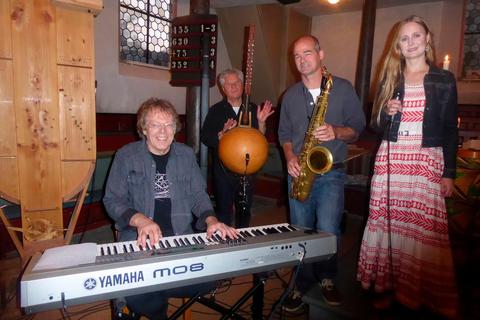 Die Musikgruppe "Spielraum" begeistert die Gottesdienstbesucher in Wolfenhausen.  Foto: Bettina Bender 